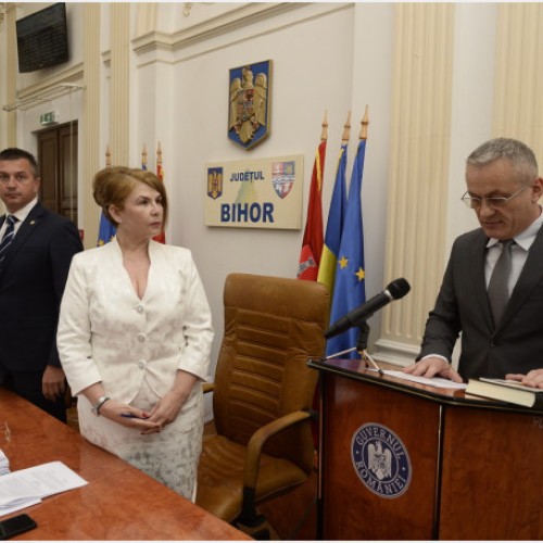 Mircea Malan a depus jurământul pentru funcția de președinte al Consiliului Județean Bihor, după ce a fost ales în cadrul alegerilor parțiale din 4 mai, potrivit crisana.ro. El i-a succedat lui Ilie Bolojan, care a ales să urmeze mandatul de senator, obținut în urma alegerilor parlamentare din 1 decembrie 2024. Ceremonia de investire a avut loc la începutul ședinței Consiliului Județean Bihor, convocată joi, 29 mai.