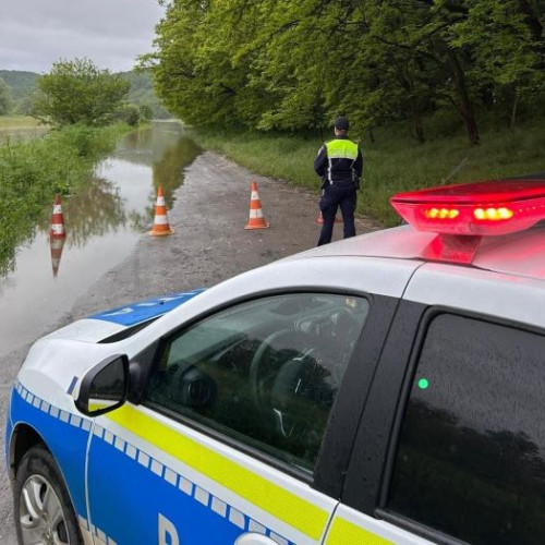 Drumuri din Brașov afectate de inundații, oficialii avertizează șoferii