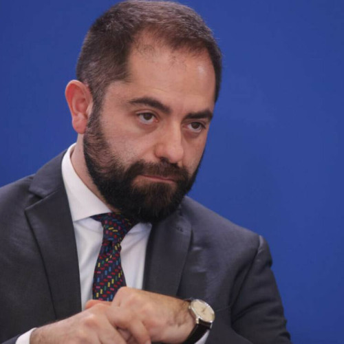 Radu Burnete, numit consilier prezidențial de către președintele Nicușor Dan, a anunțat faptul că a acceptat această funcție după o scurtă perioadă de reflecție. Potrivit sursei damboviteanul.com, el menționează că "două lucruri îmi lipsesc în acest moment: un selfie cu domnul președinte Nicușor Dan și suficient timp pentru a răspunde la toate mesajele și solicitările". Burnete a precizat că, până pe 1 iulie, va avea o perioadă de tranziție de la organizația Concordia, unde Dragos Anastasiu rămâne consilier onorific până la acea dată.