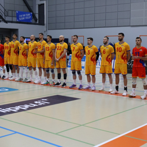 Selecționata masculină de volei a României va susține sâmbătă și vineri două meciuri de verificare la Mioveni, informează site-ul viata-libera.ro. Conform sursei, partida de sâmbătă, programată la ora 18:00, va fi cu echipa Slovaciei, în pregătirea pentru competiția Golden League, care va începe peste o săptămână, pe 6 și 8 iunie, tot la Mioveni. Antrenorul Sergiu Stancu mizează, pe lângă cele oficiale, și pe șase jucători de la CSM Arcada Galați pentru aceste meciuri de verificare.