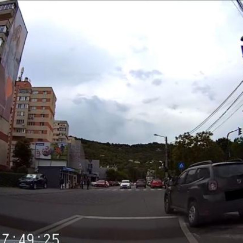 Accident spectaculos în Cluj-Napoca, într-o zonă delimitată pentru siguranță