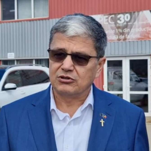 Trei jaloane din Planul Național de Redresare și Reziliență sunt suspendate la plată, iar termenul pentru rezolvare este 28 noiembrie 2025, potrivit ministrului Investițiilor și Proiectelor Europene, Marcel Bolos. El a anunțat aceste informații în cadrul unei conferințe de presă, citând Alba24.ro. Bolos a explicat că suspendările afectează fonduri importante și sunt legate de anumite obiective importante din planul național.