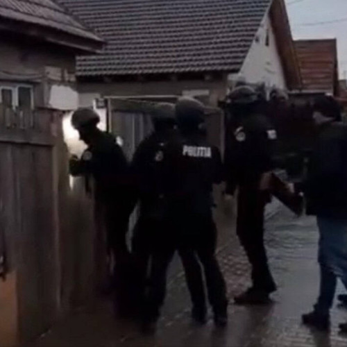 Percheziții la Blaj: Doi bărbați suspectați de furt calificat dintr-un bar