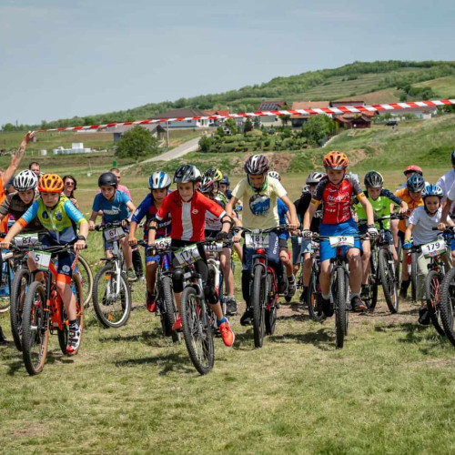 Sute de copii participă la ediția a IX-a a Junior Bike Race la Ciugud