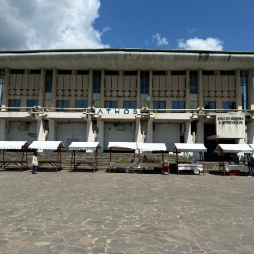 Piața Revoluției din Baia Mare își schimbă locul de comercializare a produselor tradiționale