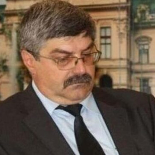 Noul director interimar al CSM Iași 2020, numit Dumitru Tomorug, a fost anunțat recent, potrivit ziaruldeiasi.ro. El este un angajat de lungă durată al Primăriei Iași, având experiență în conducerea mai multor departamente din Palatul Roznovanu, deși nu a avut niciodată o funcție în domeniul sportului. În cadrul clubului, Iustin JalaBOI, care a condus în ultimii ani, a revenit pe funcția de șef serviciu, înlocuind detașarea sa ca director, după criticile venite din partea primarului Mihai Chirica în această lună.