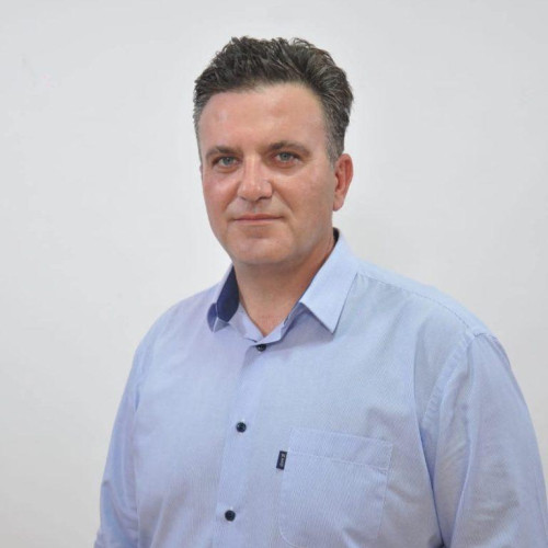 De ce PSD la guvernare? Întrebarea circulă intens în spațiul public, mai ales printre contestatarii acestui partid, care îi reproșează, printre altele, că a adus țara într-o situație economică dificilă. Potrivit monitorulneamt.ro, cei care se întreabă dacă PSD mai are ce căuta la guvernare susțin că partidul nu mai are soluții sau merite pentru a conduce.