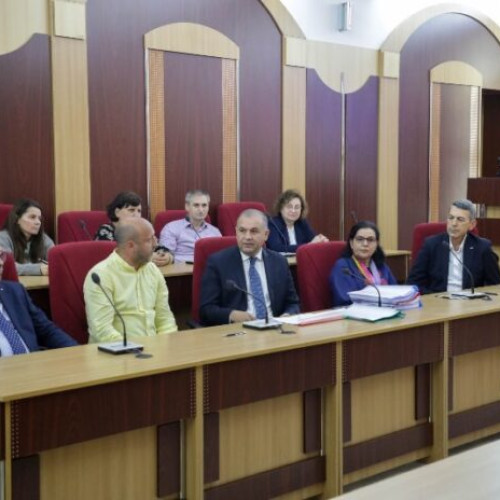 Nicusor Halici, președintele Consiliului Județean Vrancea, a semnat astăzi contractele de finanțare nerambursabilă pentru anul 2025, pentru proiecte din bugetul județului, destinate organizațiilor non-profit din Vrancea. Potrivit jurnaldevrancea.ro, aceste proiecte acoperă domenii precum sport, cultură, educație și tineret, și au ca scop dezvoltarea comunității și implicarea cetățenilor, în special a tinerilor și a copiilor.