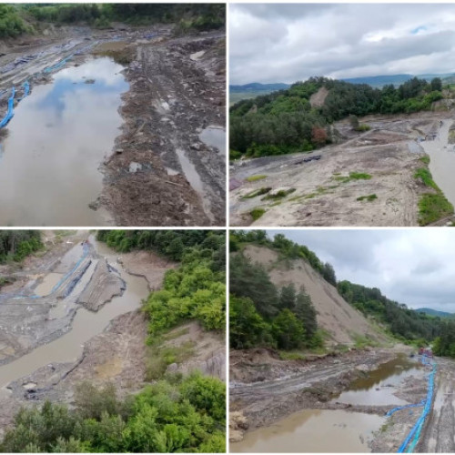 Situație critică la Salina Praid din județul Harghita, potrivit digi24.ro. Galeriile minei de sare se pot prăbuși în orice moment din cauza infiltrăților de apă, iar digul subteran a cedat. Autoritățile sunt îngrijorate că rezervele uriașe de sare dinsubteran au fost compromis, ceea ce face ca echipamentele să nu mai poată fi recuperate. Prefectul județului afirmă că „este pericol de moarte să intervenim acolo”.