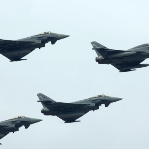 NATO ar putea domina spațiul aerian într-un eventual conflict cu Rusia, arată un raport comandat de Forțele Aeriene ale SUA, citat de publicația militara Stars and Stripes. Potrivit acestuia, o astfel de situație le-ar oferi aliaților un avantaj decisiv pe câmpul de luptă.