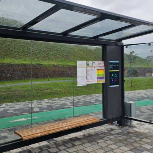 Sistemul interactiv de informare în stațiile de autobuz din Alba Iulia a fost pus în funcțiune, potrivit anunțului făcut de reprezentanții primăriei. Acest sistem permite pasagerilor să aibă acces în timp real la informații despre călătorii și alte date importante. Conform site-ului alba24.ro, panourile inteligente, montate în mai multe stații modernizate de pe traseele de mobilitate, reprezintă o noutate pentru transportul în comun din oraș.