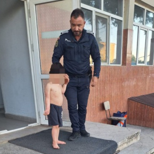 Copil de aproximativ 4 ani, găsit dezorientat pe stradă în Botoșani