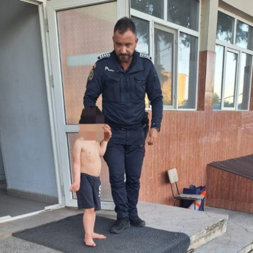 Copil de 4 ani găsit singur pe străzile din Botoșani, după ce a căzut de la etajul unei locuințe