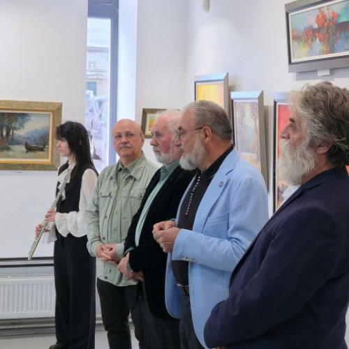 Expoziții culturale și științifice în muzeele din Galați, conform portalului viata-libera.ro, evidențiază diversitatea evenimentelor din oraș. Muzeul de Artă Vizuală găzduiește expozitia „Roșu. Monocrom”, care include o selecție de afișe din patrimoniul instituției. În sala „Nicolae Mantu” a Galeriilor de Artă, se află „Impresii Atemporale”, expoziție semnată de artistul Sterica Badalan, iar Casa Artelor organizează o expoziție de pictură cu lucrări ale elevei Melisa Onen.