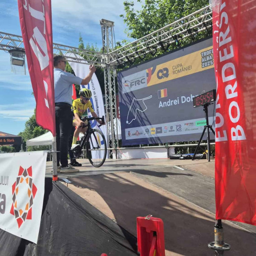 Alba Iulia găzduiește a doua etapă a Cupei României de ciclism pentru copii, pe trasee din cartierul Cetate, conform site-ului alba24.ro. Competiția are loc sâmbătă, 31 mai, și reunește zeci de tineri cicliști din toate categoriile de vârstă, de la U7 până la U15. Startul se dă din fața Hotelului Cetate, pe categorii, și include două probe importante.