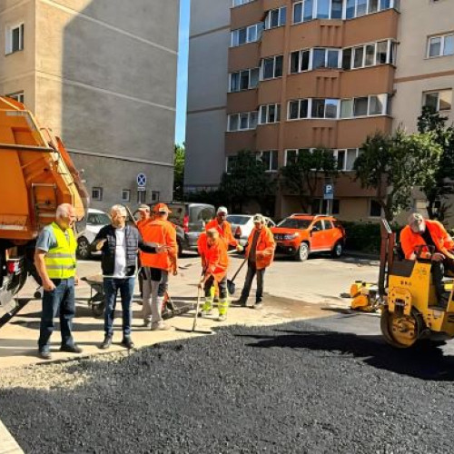 Noi ecoinsule digitalizate vor fi instalate în Brașov, în cadrul unui proiect finanțat din fonduri nerambursabile prin Planul Național de Redresare și Reziliență (PNRR). Potrivit viceprimarului Lucian Pătrașcu, pe strada Pavilioanele CFR a fost deja pregătită locația pentru o nouă ecoinsulă, parte a unei inițiative ample.