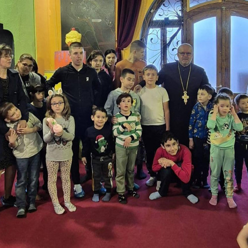 Centrul de zi pentru copii cu autism și sindrom Down din Târgoviște a primit daruri din partea Arhiepiscopiei