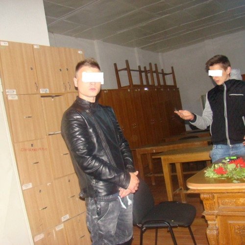 Doi adolescenți de 16 ani, prinși după ce au furat dintr-un magazin Kaufland din Suceava