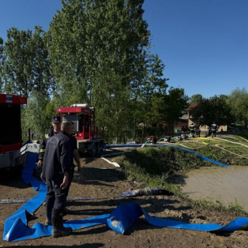 Salvatori din mai multe județe, inclusiv Galati, intervin în zonele afectate de inundațiile din centrul țării