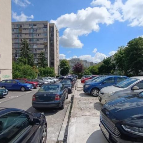 O persoană acuză că i-a fost vandalizată mașina intenționat cu o cheie și face apel către alți șoferi să fie prudenți. Potrivit punctului de vedere al victimei, citat de stiridecluj.ro, „Este un personaj ticălos care zgârie intenționat mașini cu cheia”. Victima a aflat de la vecini că alte 3-4 autoturisme au fost avariate în mod similar în ultimele luni, ceea ce arată o problemă recurentă în zona respectivă.