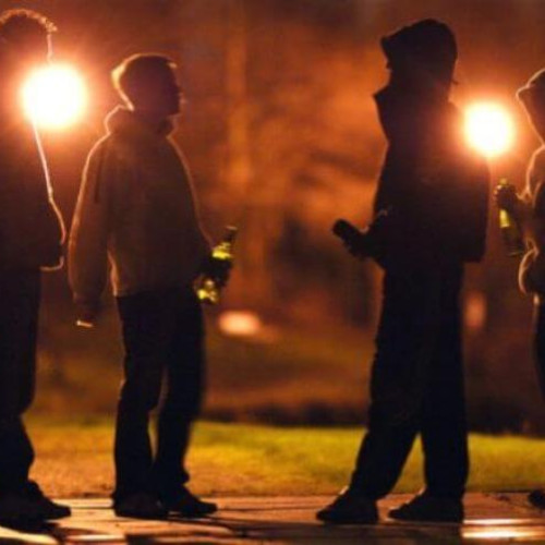 Situație de tensiune în comunitatea locală din Cluj, potrivit stiridecluj.ro, unde problemele legate de consumul de alcool și comportamentul agresiv al unor persoane sunt deja bine cunoscute. Locuitorii din zonă au semnalat că această problemă nu este una nouă, fiind o realitate recurentă care afectează siguranța cartierului.