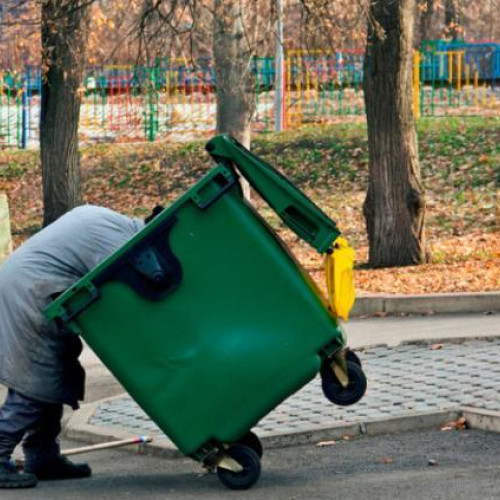 Copii folosiți în activități periculoase pentru reciclare în Cluj, cartierul Gheorgheni