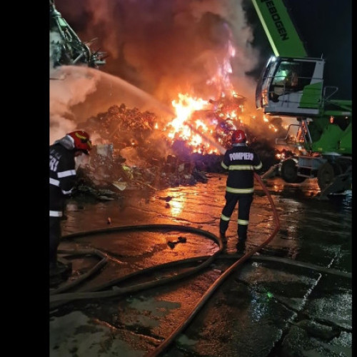 Incendiu in portul Constanta: 800 de tone de deseuri feroase au fost cuprinse de flacari