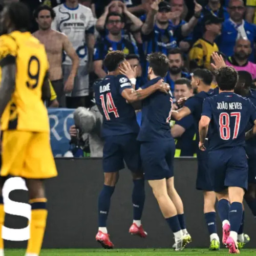 PSG a câștigat prima finală a Ligii Campionilor, învingând cu scorul de 5-0 echipa Inter Milano, potrivit ziaruldeiasi.ro. Partida a avut loc la Munchen și a fost arbitrată de Istvan Kovacs, care a făcut istorie devenind primul arbitru ce a condus finalele celor trei competiții europene de club. Înainte, Kovacs a fost arbitru în finala Ligii Europa (2024) și în finala Conference League (2022).