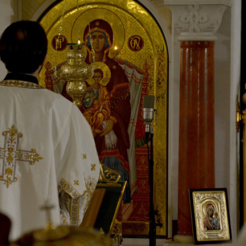 Postul Sfintilor Apostoli Petru și Pavel începe anual în lunea de după Duminica Tuturor Sfinților, conectată de sărbătoarea Rusaliilor, conform digi24.ro. În 2025, postul va începe pe 16 iunie și se va încheia pe 28 iunie, fiind urmat de slujba de cinstire a celor doi apostoli, pe 29 iunie, menționează sursa. Durata postului variază în funcție de data Paștelui, dar în anii în care Sărbătoarea Învierii cade după 1 mai, acesta nu poate fi mai lung de șapte zile, a decis Sfântul Sinod al Bisericii Ortodoxe Române în 2015.