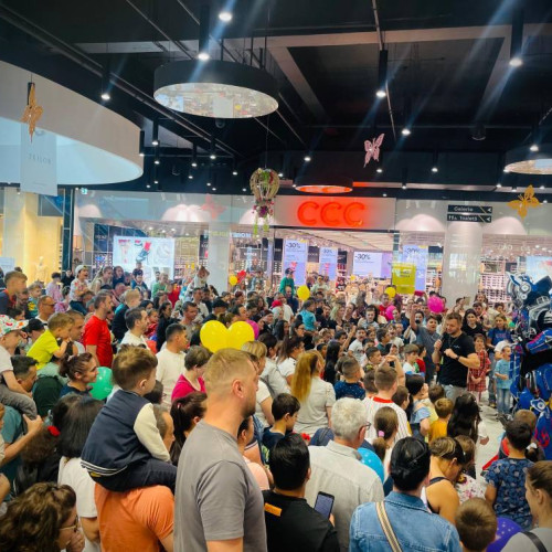Ziua copilului a fost plină de evenimente la Dambovita Mall, unde micuții au avut parte de o zi specială plină de distracție și surprize, relatează damboviteanul.com. În prima zi, centrul comercial a fost plin de roboți care au dansat, au făcut poze și au adus zâmbete pe chipurile tuturor, creând un show memorabil ce a îmbinat energia cu bucuria.