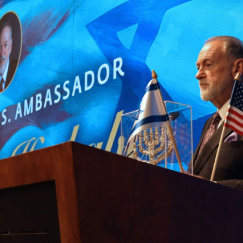 Ambasadorul american în Israel, Mike Huckabee, a criticat dur eforturile Franței de a promova recunoașterea unui stat palestinian, afirmând cu ironie că Parisul ar putea &quot;rupe o bucată din Coasta de Azur&quot; pentru a crea un asemenea stat. Potrivit AFP, Huckabee a spus: „Dacă Franța este cu adevărat hotărâtă să vadă un stat palestinian, am o sugestie: să rupă o bucată din Coasta de Azur și să creeze un stat palestinian. Ei (francezii) sunt bineveniți să facă asta, dar nu sunt bineveniți să impună acest tip de presiune asupra unei națiuni suverane.”