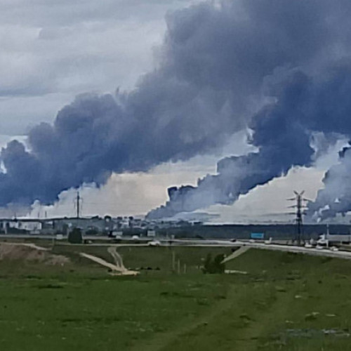 Primele imagini din satelit arată distrugerile provocate de un atac drone ucrainean asupra bazei aeriene ruse Belaia, situată în regiunea Irkutsk. Potrivit digi24.ro, aceste imagini indică daune semnificative aduse flotei de bombardiere strategice a Moscovei, confirmând astfel impactul operațiunii coordonate de Serviciul de Securitate al Ucrainei (SBU).