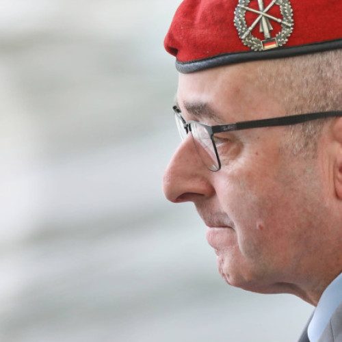 NATO trebuie să fie pregătită pentru un posibil atac din partea Rusiei în următorii ani, avertizează generalul german Carsten Breuer