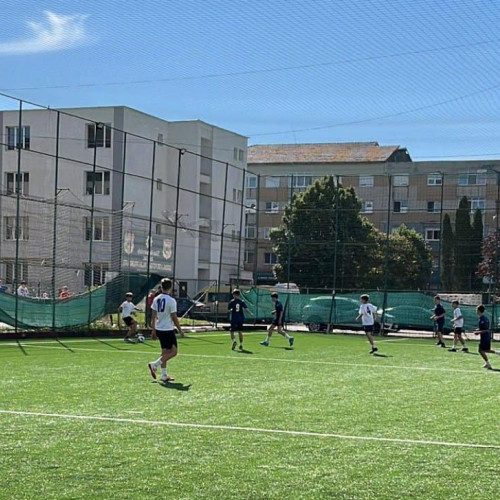 Elevii din Alba au demonstrat pasiune pentru sport și spirit de echipă în cadrul turneului de mini-fotbal Cupa "Nicolae Stanciu" 2025, potrivit alba24.ro. Competiția a fost organizată de Consiliul Județean Alba împreună cu Inspectoratul Școlar.