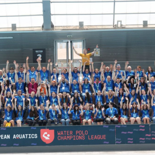 Eveniment caritabil de succes la Oradea, în cadrul celei de-a 13-a ediții a Swimathon, care a avut loc sâmbătă, 31 mai, la Bazinul Olimpic "Ioan Alexandrescu". Potrivit crisana.ro, peste 1.200 de persoane au fost prezente în tribune pentru a susține cauza. În timpul întregii campanii de strângere de fonduri, s-au adunat 550.000 de lei, sumă care va fi direcționată către cele 14 cauze înscrise pentru ediția din 2025.