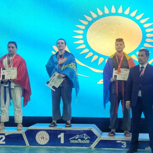 România a obținut trei medalii de bronz la Campionatul Mondial de Hand to Hand Fighting Sport, desfășurat în perioada 30 mai - 1 iunie 2025 în orașul Bursa, Turcia. Potrivit newsbv.ro, sportivii brașoveni Diana Porumbu și Mihai Gavrila au reprezentat cu succes țara noastră la această competiție internațională.