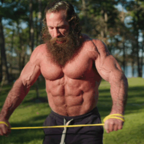 Influenceri și antrenori de fitness: adevărul din spatele rezultatelor exagerate