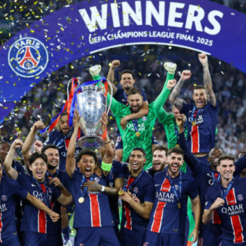 Paris Saint-Germain a câștigat pentru prima dată în istorie trofeul Ligii Campionilor, după o victorie clară în finala de pe "Allianz Arena" din Munchen, scor 5-0 în fața echipei Inter Milano. Potrivit monitorulbt.ro, meciul a fost unul perfect pentru parizieni, arbitrat de românul Istvan Kovacs fără probleme. PSG a marcat golurile prin Achraf Hakimi (min.12), Desire Doue (min.20 și 63), Hvicea Kvarathelia (min.73) și Senny Mayulu (min.87).