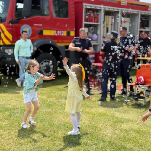 Ziua Copilului în Botoșani: activități educative și distractive cu pompieri, polițiști și jandarmi