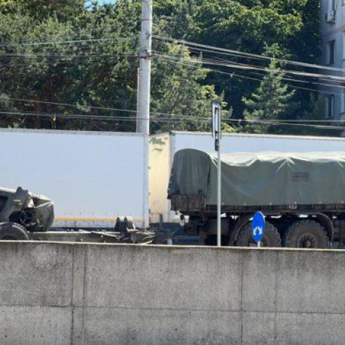 Convoiuri militare în trafic pe drumurile din Botoșani, observate de localnici