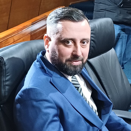 Patru deputați demisionari din Partidul SOS România s-au alăturat grupului parlamentar al PSD, conform unui anunț făcut luni către Biroul permanent al Camerei Deputaților. Potrivit informațiilor, printre aceștia se află și deputatul Alexandrin Moiseev, ales pe listele SOS România de la Botoșani.