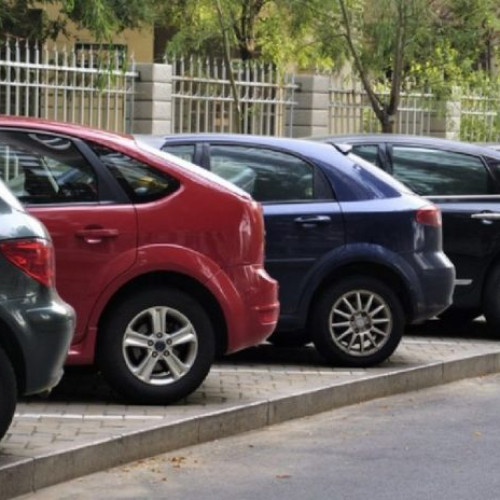 Vârsta medie a mașinilor din Europa Centrală și de Est a ajuns sau a depășit 12 ani, însă majoritatea șoferilor nu consideră că vehiculele lor sunt vechi. Potrivit unui studiu citat de newsbucuresti.ro, 44% dintre respondenți au spus că mașina lor „nu mai e nouă, dar nici veche”. Studiul, realizat de Grupul MOL, a inclus răspunsurile a peste 1.700 de membri ai programului MOL Move din țări precum Ungaria, România, Cehia, Slovacia, Serbia și Slovenia. Acesta analizat obiceiurile legate de întreținerea mașinilor și atitudinea față de carburantii premium.