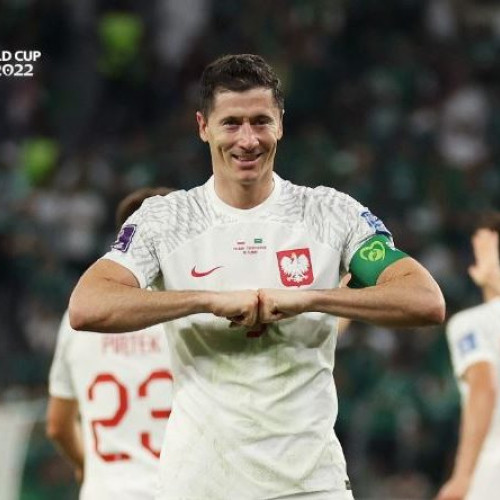 Robert Lewandowski, atacantul echipei FC Barcelona, a declarat recent că se așteaptă să joace „cel puțin un an la cel mai înalt nivel”. Potrivit agenției EFE, acesta nu a dorit să răspundă dacă intenționează să își prelungească contractul cu clubul catalan, care expiră pe data de 30 iunie 2026. Se remarcă faptul că Lewandowski a făcut aceste declarații într-un interviu acordat publicației "Mundo", citează newsbucuresti.ro.
