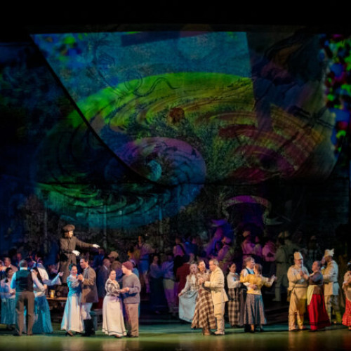 Opera Națională București va deschide cea de-a patra ediție a Festivalului Operei din București 2025 cu spectacolul „Faust” de Charles Gounod, programat duminică, 15 iunie, începând cu ora 19:00. Potrivit site-ului newsbucuresti.ro, această reprezentație marchează o versiune remasterizată a producției din 1998, recent revizuită cu sprijinul unei echipe artistice dedicate, care include scenografia semnată de Cătălin Ionescu Arbore, scenograf în cadrul acestei reinterpretări.