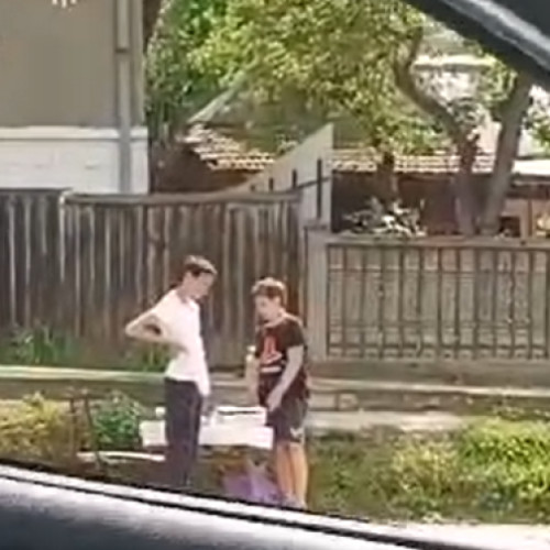 Copii din Garbau sărbătoresc Ziua copilului prin vânzarea de limonadă