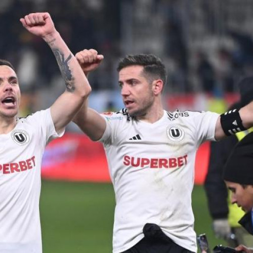 Universitatea Cluj a încheiat un sezon remarcabil în Superliga României, ocupând locul 4 în clasamentul final al play-off-ului și obținând calificarea în preliminariile UEFA Conference League. Potrivit stiridecluj.ro, succesul este considerat unul important, având în vedere că obiectivul inițial a fost doar participarea în play-off, însă echipa a depășit așteptările.