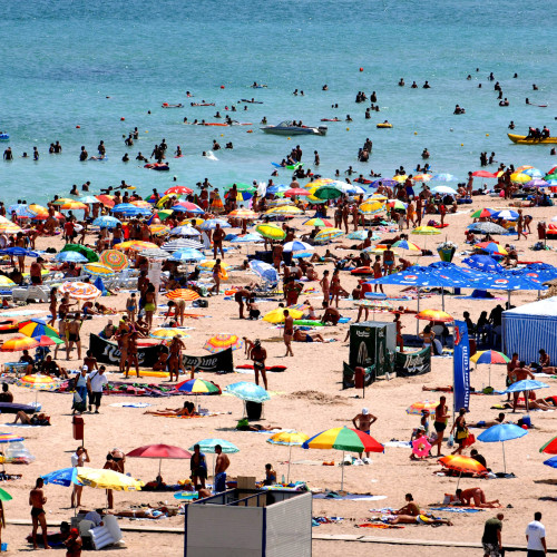 Cea de-a 46-a ediție a programului „Litoralul pentru Toți” începe duminică, anunță Federația Patronatelor din Turismul Românesc (FPTR). Potrivit acestora, pentru sejururile planificate până în 22 iunie, prețurile pentru cazare încep de la 44 de lei pe noapte, de persoană.