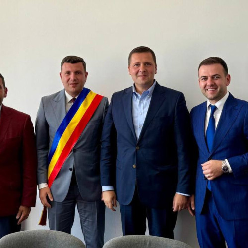 Liviu Vasilescu, noul primar al comunei Gura Ocnitei, a depus jurământul și a preluat oficial mandatul, potrivit sursei damboviteanul.com. La eveniment, a fost prezent și a felicitat noul primar președintele CJ Dâmbovița, Corneliu Ștefan, care a afirmat că „Victoria clară de la Gura Ocnitei arată că dâmbovițenii apreciază eforturile pentru dezvoltarea județului și a fiecărei localități în parte.”