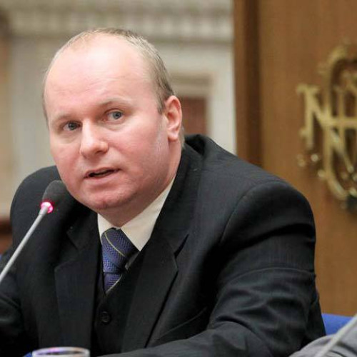 Guvernul trebuie mai întâi să reformeze statul, apoi să aibă discuții despre creșteri de taxe, susține economistul Cristian Paun