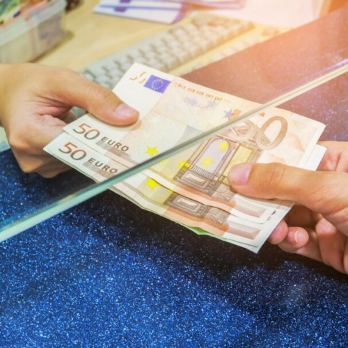 TBI Bank oferă cele mai mari dobânzi la depozitele în lei în luna mai 2025, fiind liderul pieței, potrivit "Ziarului de Iași". Conform unei analize realizate de publicație, diferențele dintre ofertele bancare sunt semnificative, iar cei interesați de economii trebuie să compare cu atenție posibilele câștiguri.